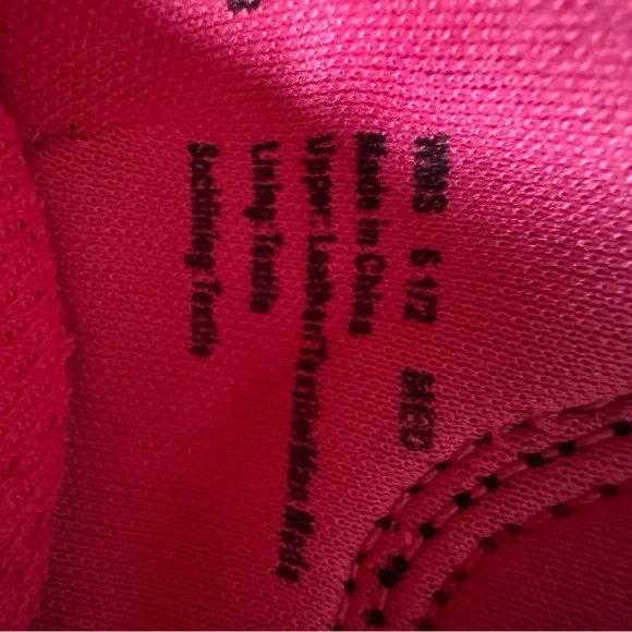 Croft & Barrow Sz 6.5 Women's Black & Pink Sporty Shoes 0003 - Picture 10 of 13